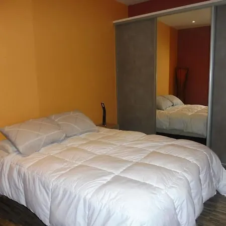 Agreable Maison De Ville, Proche Du Centre Ville 펜션 비시